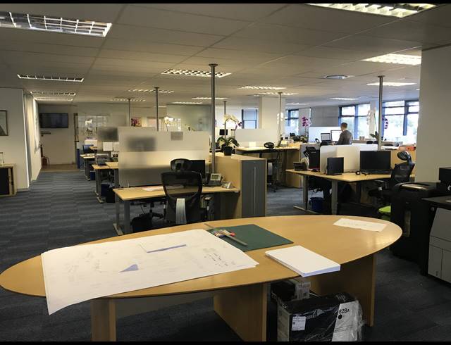 876M² OFFICE TO LET IN PLATTEKLOOF